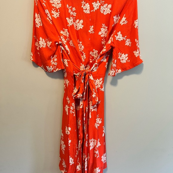 Beautiful summer dress. Dynamite. New. Medium - Picture 3 of 4